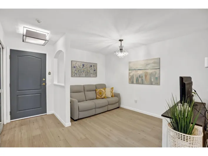 204 15298 20 AVENUE, Surrey