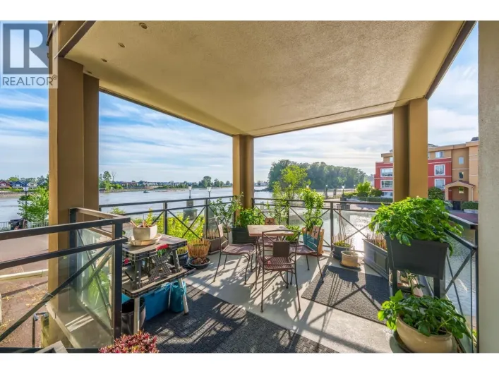 204 2 RENAISSANCE SQUARE, New Westminster