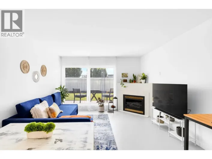 204 22347 LOUGHEED HIGHWAY, Maple Ridge