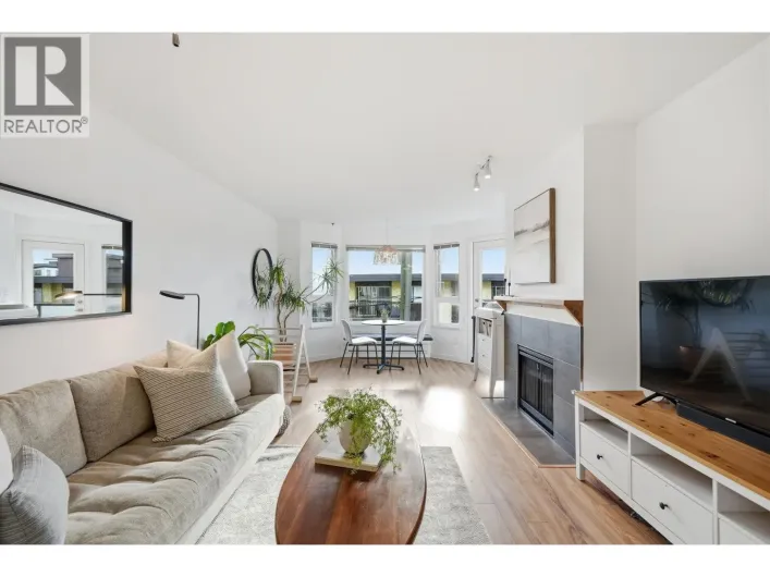 204 315 E 3RD STREET, North Vancouver