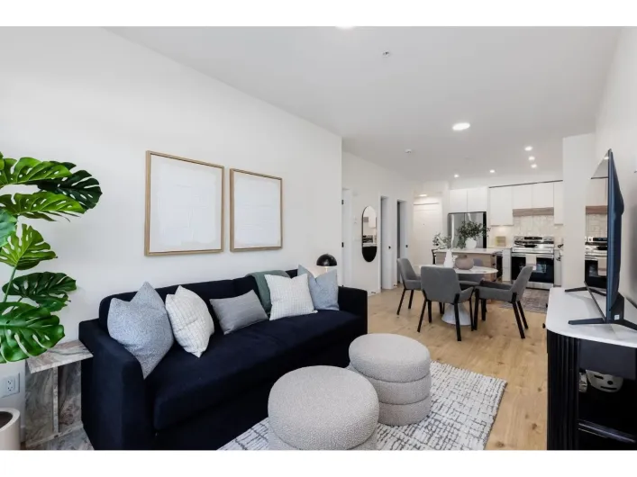 204 33920 BEST AVENUE, Mission