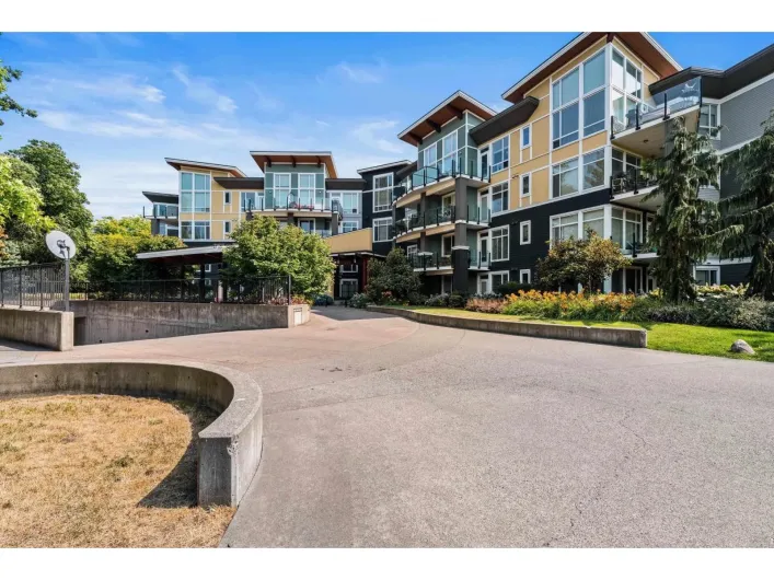 204 45389 CHEHALIS DRIVE|Garrison Crossing, Chilliwack