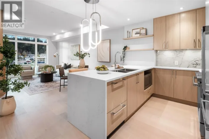 204 5229 Cordova Bay Rd, Saanich