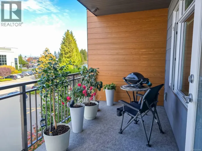 204 6544 Metral Dr, Nanaimo