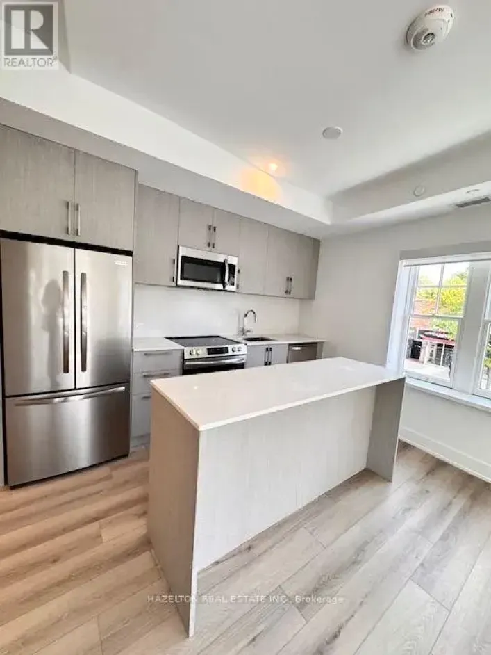 Apartment for rent: 204 - 8 MANOR ROAD W, Toronto