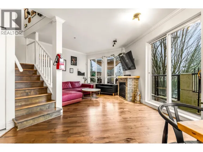 204 815 FIRST STREET, New Westminster
