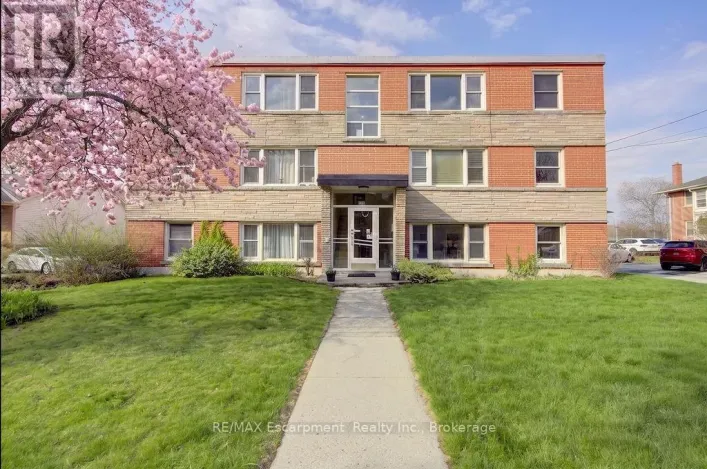 204 - 830 ROBINSON STREET, Burlington