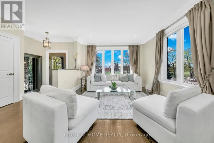 204 MAPLE LEAF DRIVE, Toronto