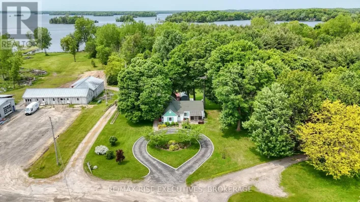 204 R33, Rideau Lakes
