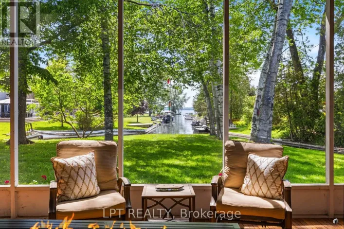 204 THE QUEENSWAY S, Georgina