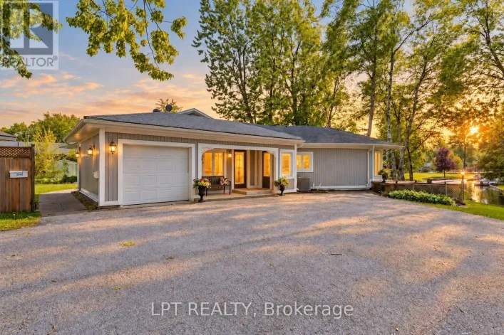 204 THE QUEENSWAY S, Georgina