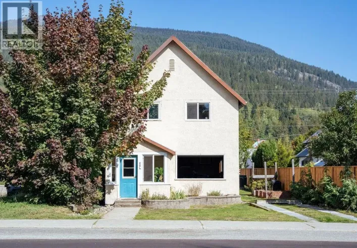 204 Third Street E, Revelstoke