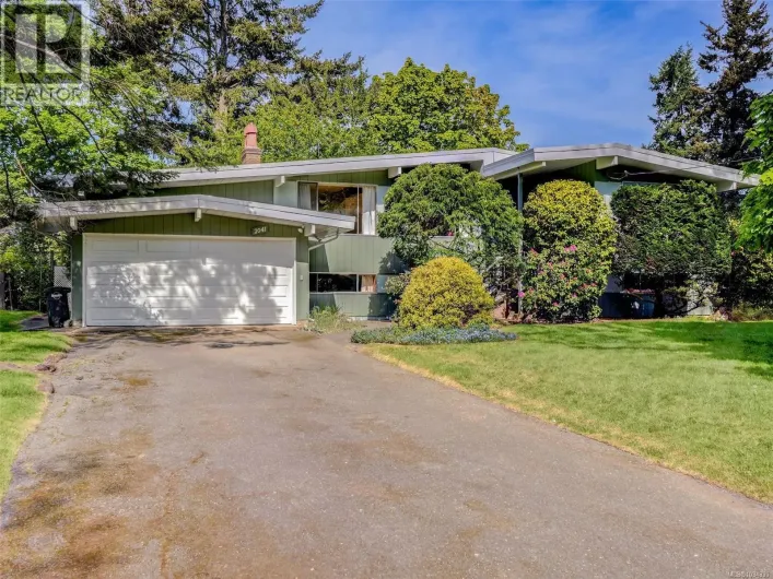 2041 Ferndale Rd, Saanich
