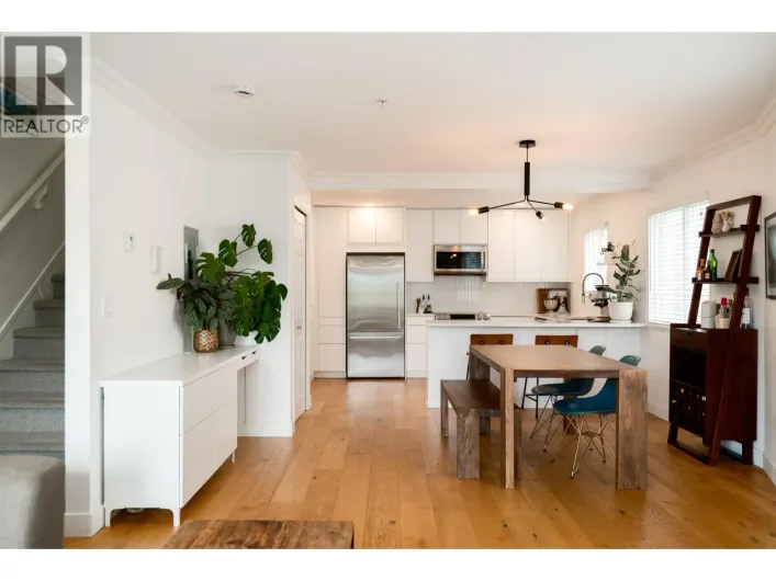 2042 TRIUMPH STREET, Vancouver