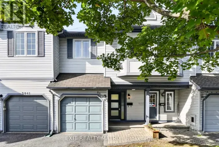 Row / Townhouse for sale: 2043 AVENUE O, Ottawa