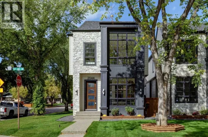 2044 56 Avenue SW, Calgary