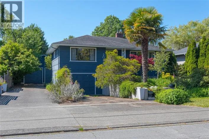 2047 Neil St, Oak Bay
