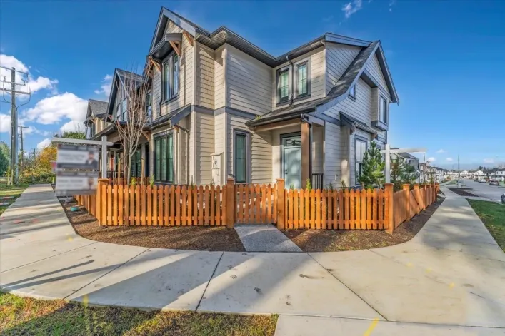 20489 74B AVENUE, Langley