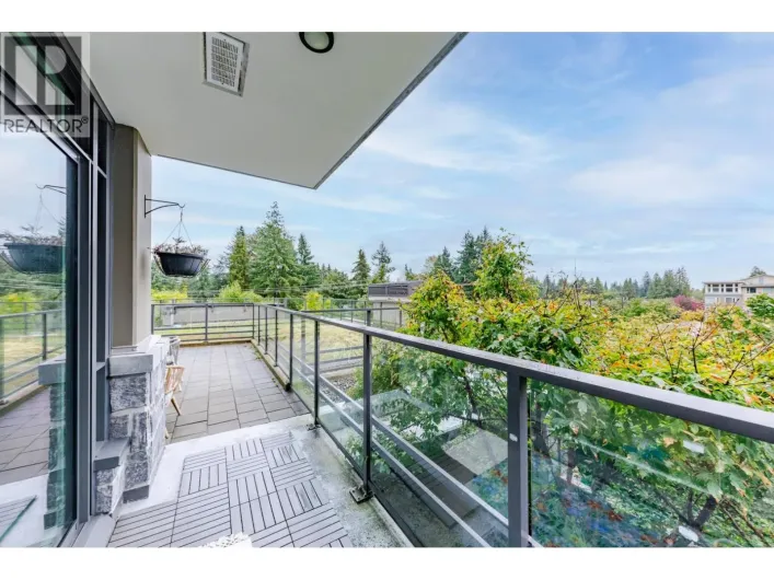 205 1295 CONIFER STREET, North Vancouver