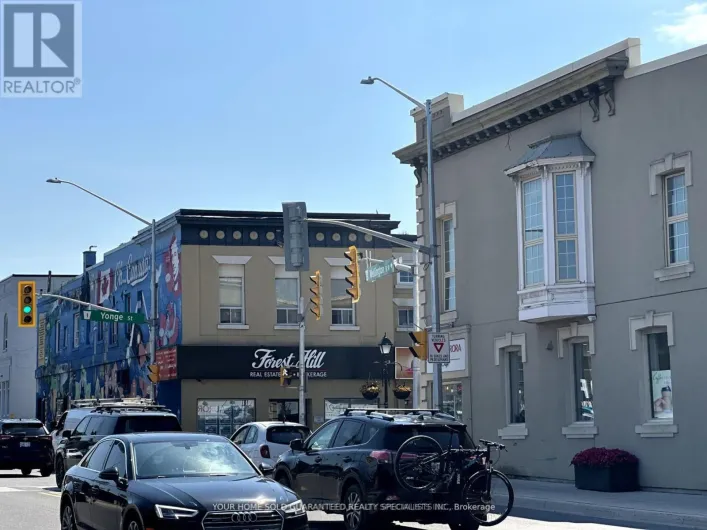 205 - 15242 YONGE STREET, Aurora