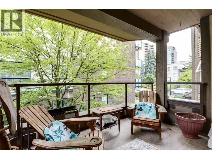 205 1535 CHESTERFIELD AVENUE, North Vancouver