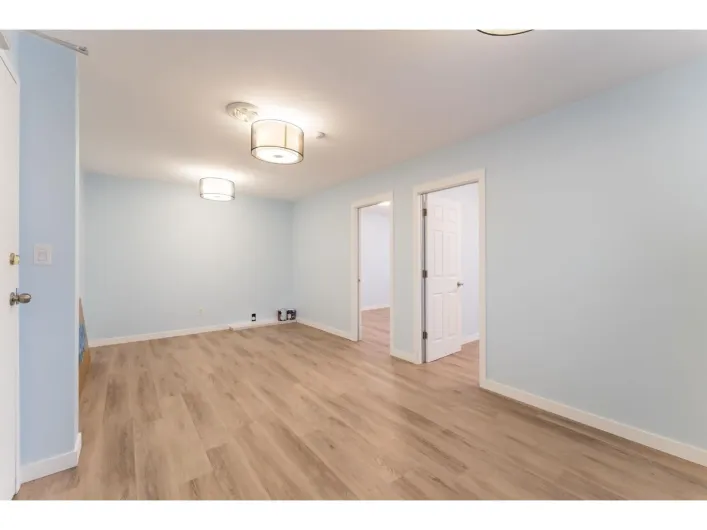 205 20466 FRASER HIGHWAY, Langley