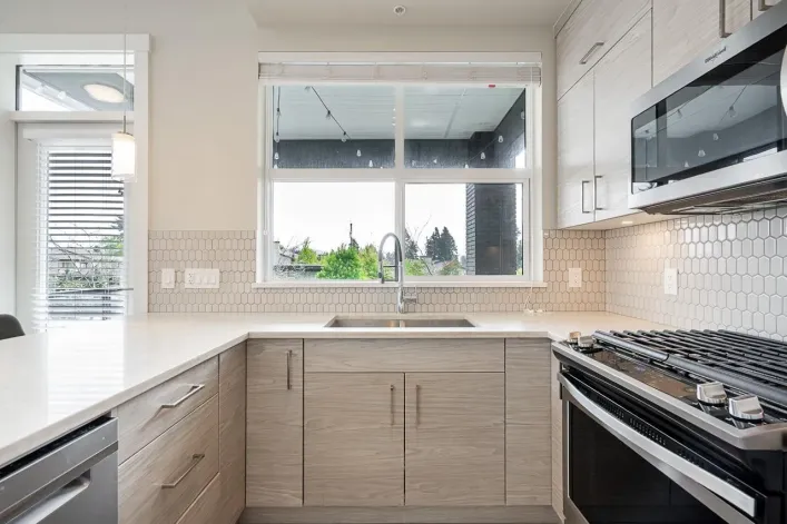 205 2120 GLADWIN ROAD, Abbotsford