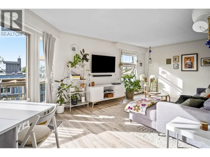 205 235 W 4TH STREET, North Vancouver