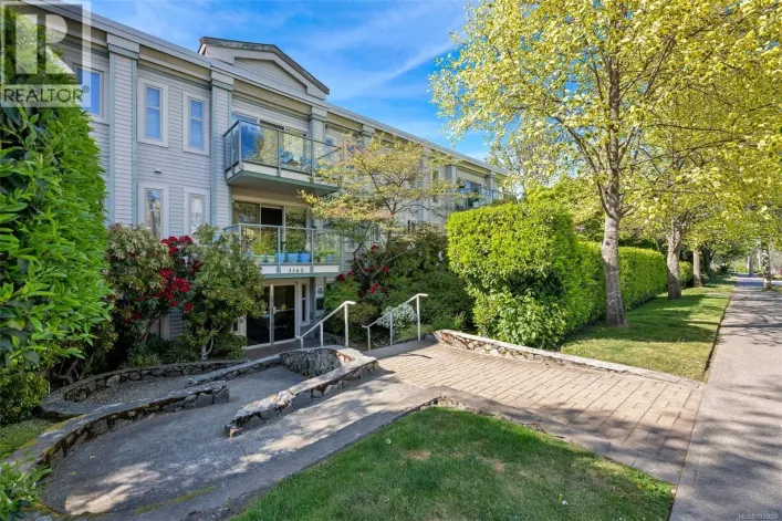 205 3160 Albina St, Saanich