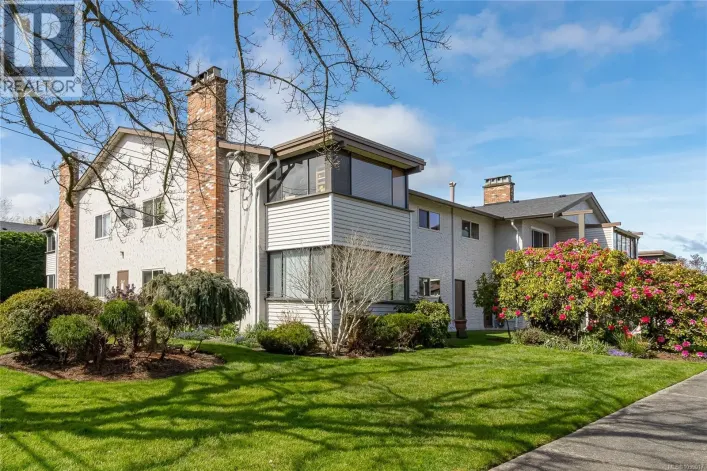 205 3160 Irma St, Victoria