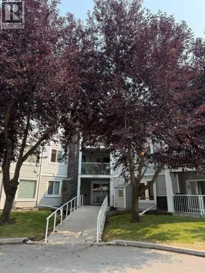 205, 3205 Valleyview Park SE, Calgary