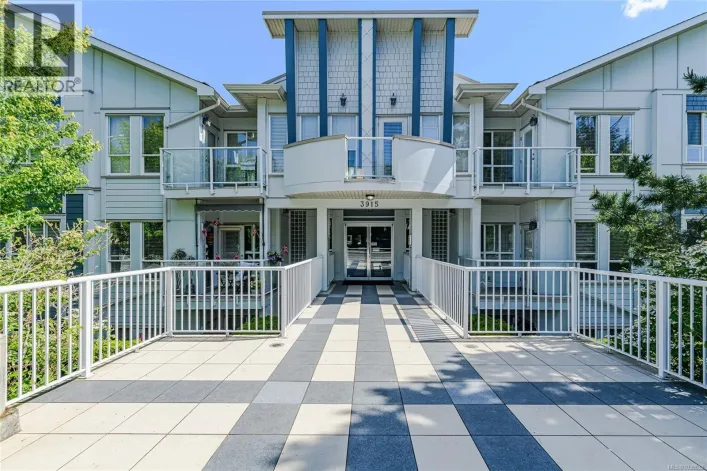 205 3915 Carey Rd, Saanich