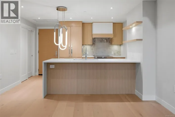 205 5229 Cordova Bay Rd, Saanich