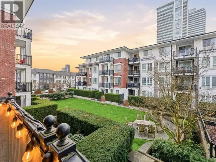 205 553 FOSTER AVENUE, Coquitlam