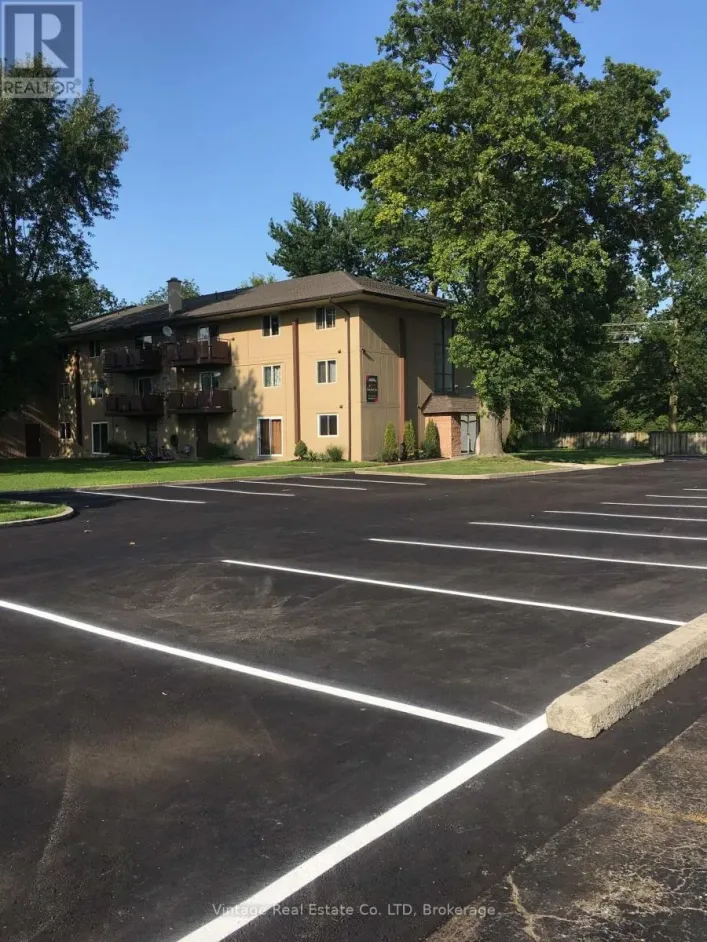 205 - 5821 HENNEPIN CRESCENT, Niagara Falls