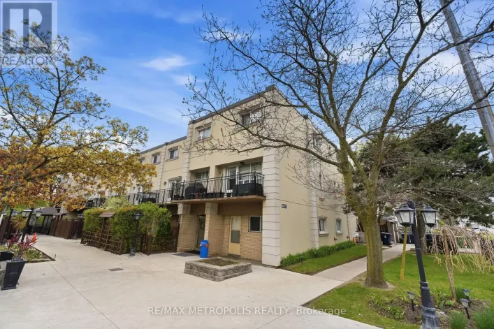 205 - 5877 BATHURST STREET, Toronto