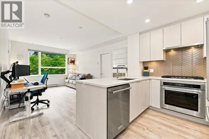 205 717 BRESLAY STREET, Coquitlam
