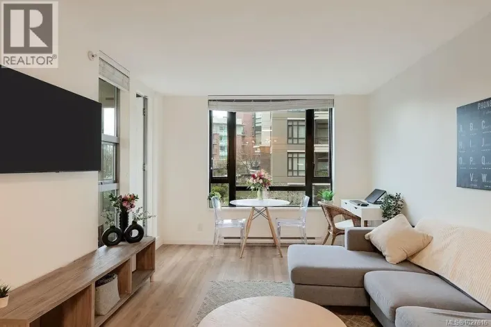 205 751 Fairfield Rd, Victoria