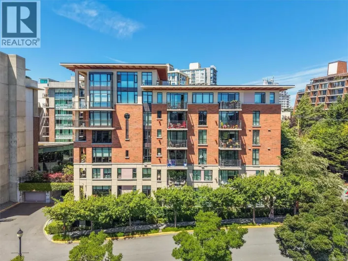 205 827 Fairfield Rd, Victoria