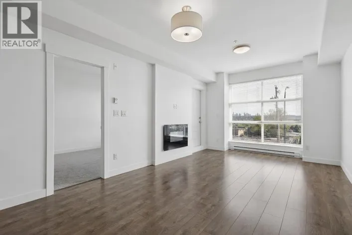 205 827 RODERICK AVENUE, Coquitlam