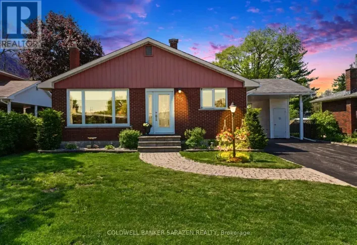 House for sale: 205 AIRTH BOULEVARD W, Renfrew