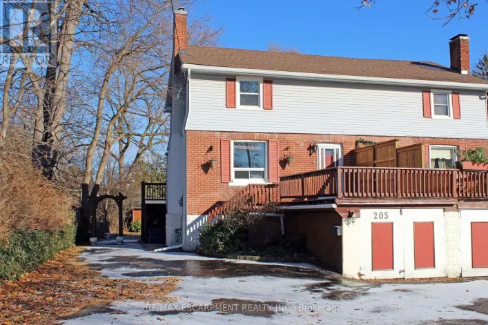 205 MAIN STREET E, Grimsby