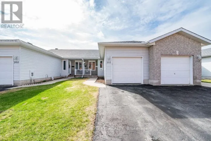205 RENFREW AVENUE W, Renfrew