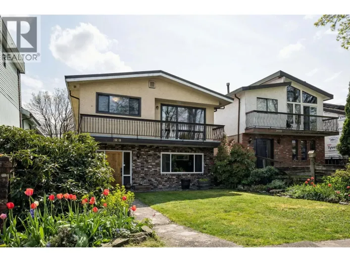 2050 E 13TH AVENUE, Vancouver