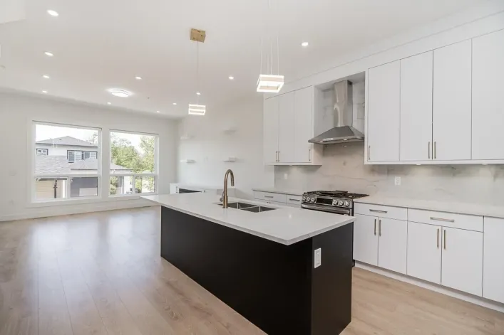 20535 74B AVENUE, Langley