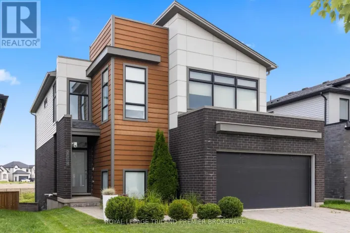 2054 WATEROAK DRIVE, London North