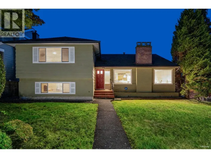 2056 W 29TH AVENUE, Vancouver