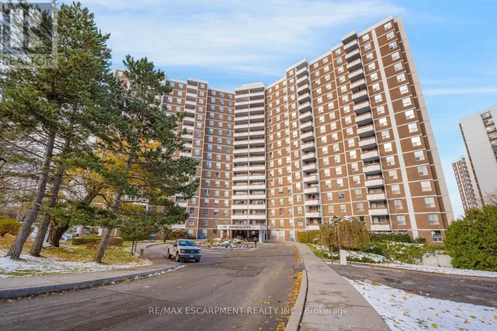206 - 10 EDGECLIFF GOLFWAY, Toronto