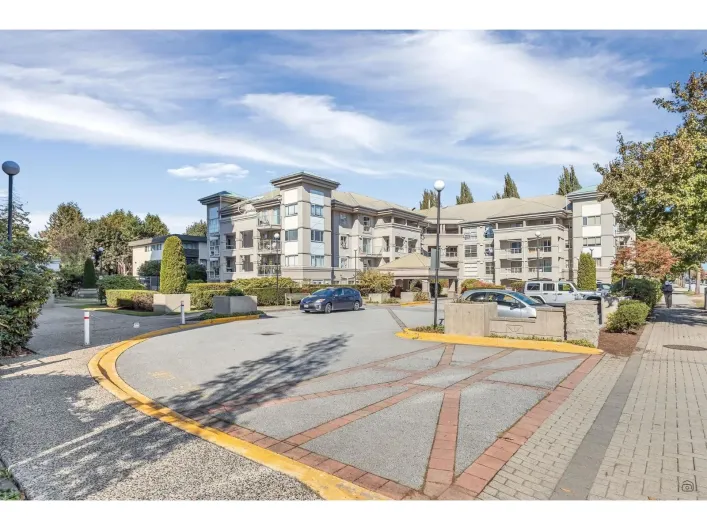 206 10533 UNIVERSITY DRIVE, Surrey