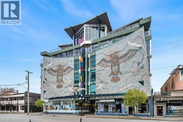 206 1061 Fort St, Victoria